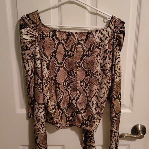 Snake print wrap blouse - Picture 4 of 6